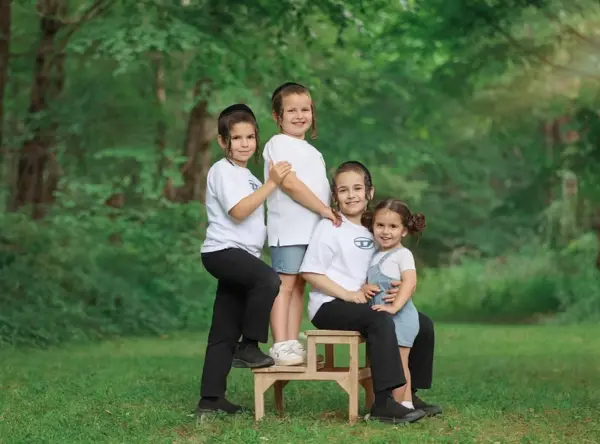 Five siblings on a wooden step in the woods, outdoor photography by Photoholic, Rockland County NY