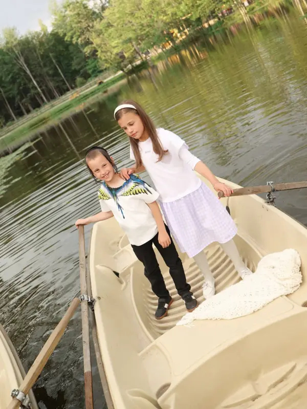 Sisters in a rowboat on a pond, outdoor photography by Photoholic, Rockland County NY